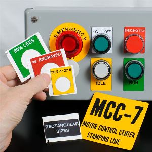 Obemnye-etiketki-Brady-B-7593-zamena-gravirovannyh-tablichek